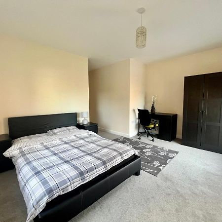 Spacious 2-Bedroom House With Free Parking Чатам Экстерьер фото