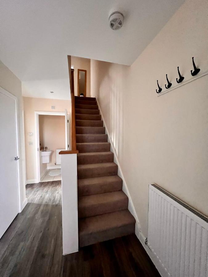 Spacious 2-Bedroom House With Free Parking Чатам Экстерьер фото