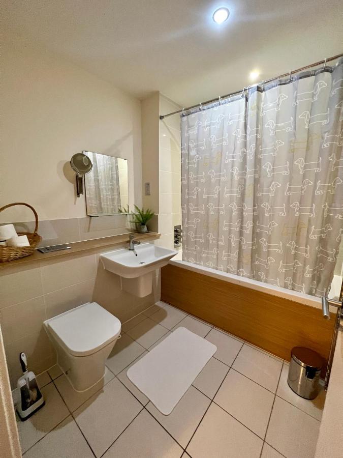 Spacious 2-Bedroom House With Free Parking Чатам Экстерьер фото